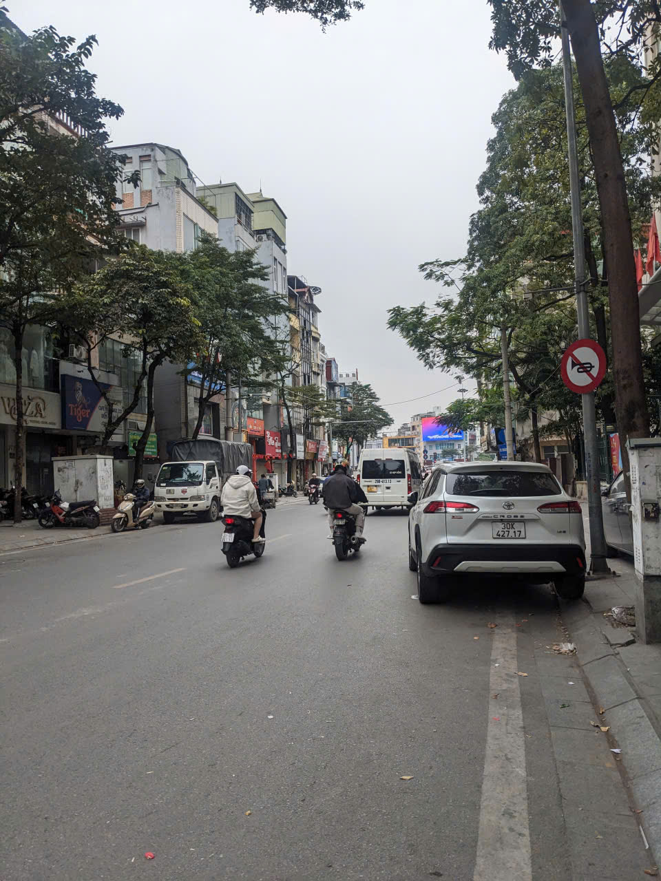 MẶT PHỐ KHÂM THIÊN – NHÀ XINH – GIÁ CŨNG XINH